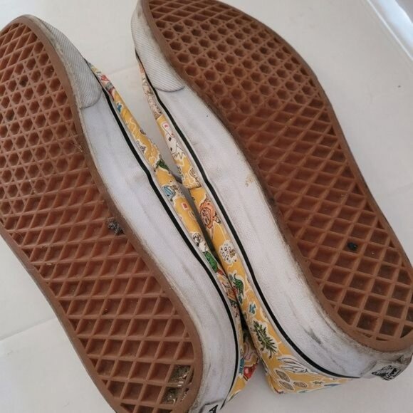 Women's Vans shoes liberty Of London Alice In Wonderland Size 9 - Picture 3 of 9